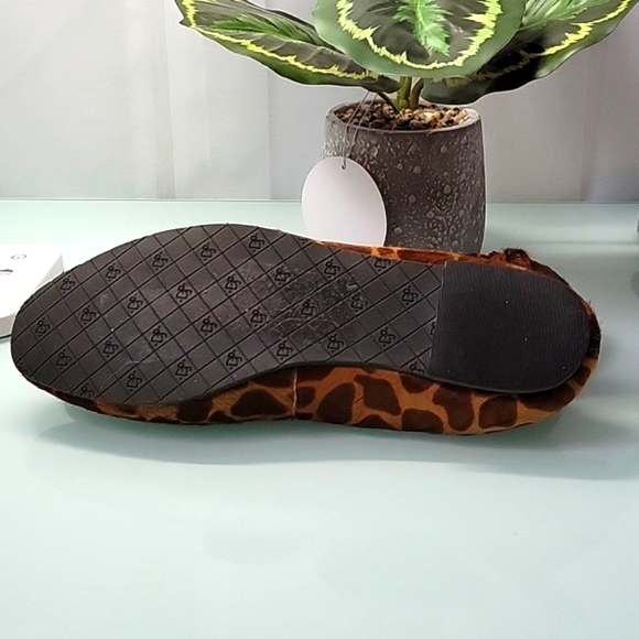 Donald J. Pliner Giraffe Print Calf Hair Ballet Flats 6.5 - Picture 5 of 5